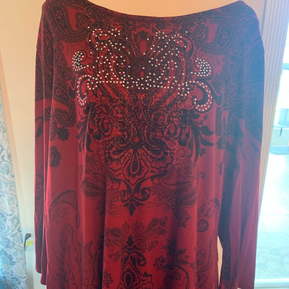 Cal Style XL deep red gorgeous top with silver beaded design at top